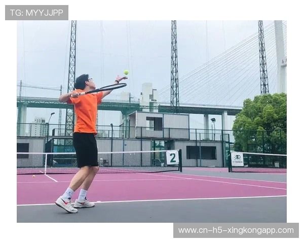 网球选手提升接发球质量，底线优势进一步强化