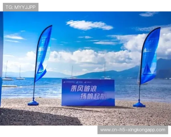 风帆赛选手精妙转弯，观众席爆发雷鸣般掌声