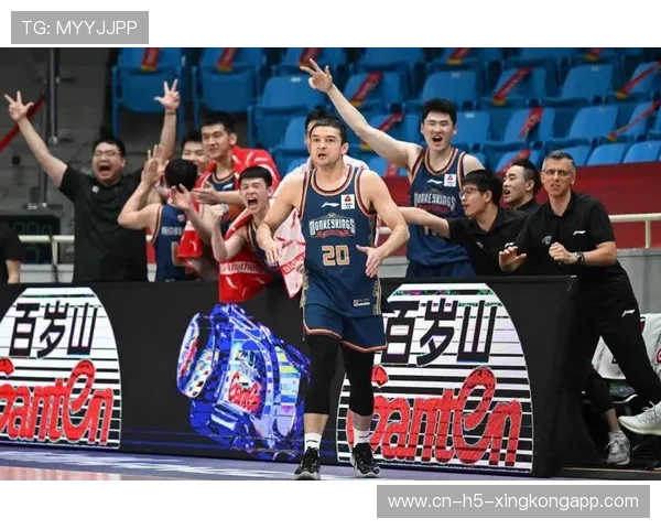 CBA外援与本土球员共创辉煌，cba队员外援