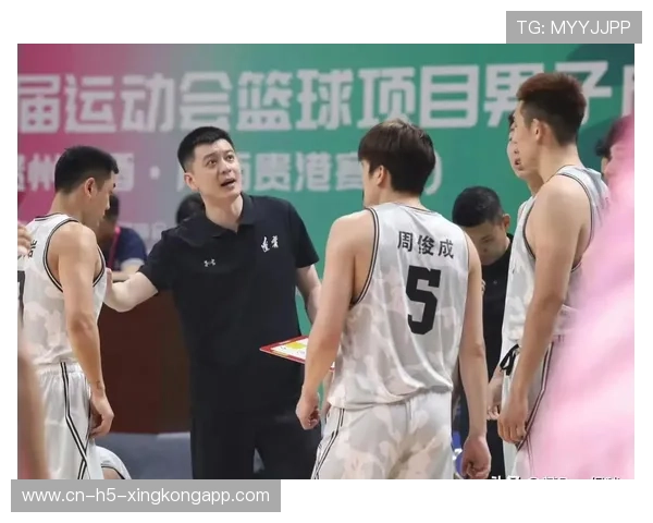 【暖心时刻】赛后颁奖！他用真情征服球迷，荣获“最受欢迎球员”称号